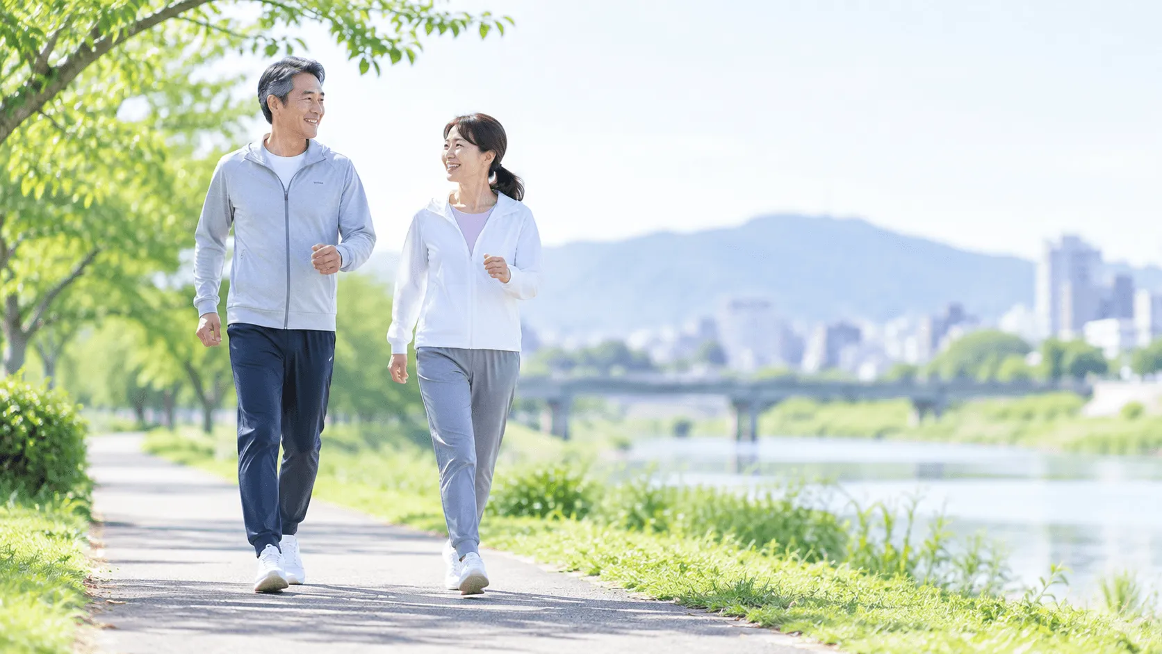 健康維持のためウォーキングをする人
